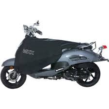 De tijdloze stijl van de retro scooter zwart