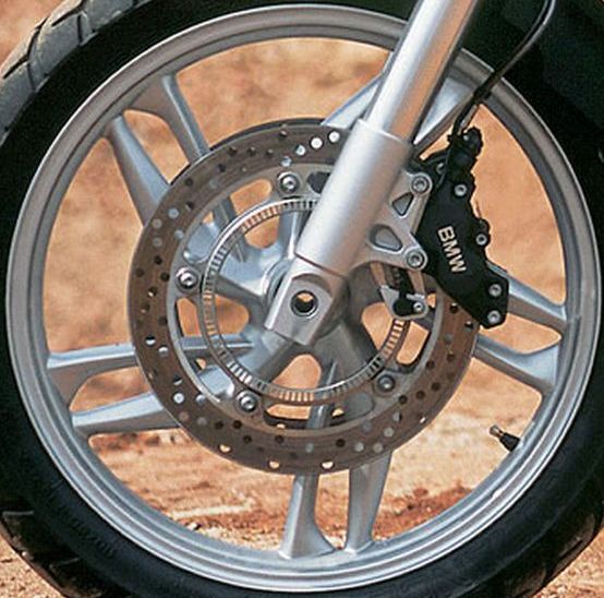 Veiligheid en Rijplezier: De Voordelen van een ABS Motorfiets